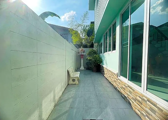 Friend House Bkk *